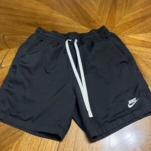 Men’s Nike shorts excellent condition size small.